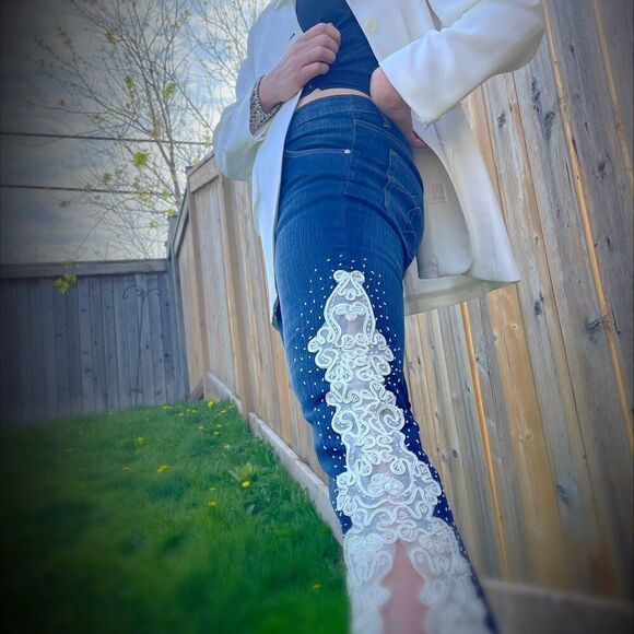 Sonic Violet denim jeans, deep indigo, embellished, SZ 34, med rise, EUC - Picture 7 of 15